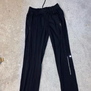 Men’s M Lululemon comfy Sweatpants - in black